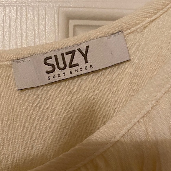 Suzy Shier Cream Ruffle Blouse - Picture 2 of 3